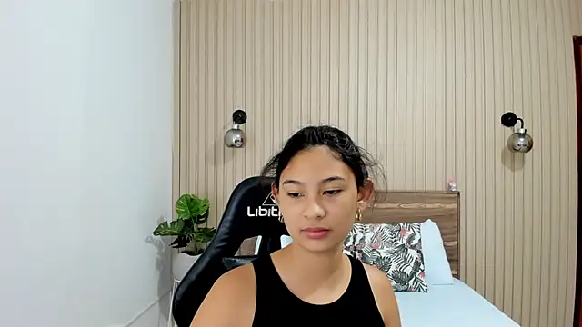 Snapshot of melody_flowers chatting on March 2025 12:28:01 PM melody flowers online show from March 2025 12:28:01 PM