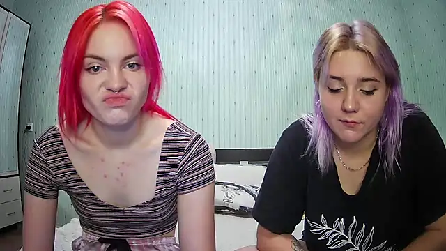 Snapshot of ChrisGirls chatting on December 2024 01:11:02 PM ChrisGirls online show from December 2024 01:11:02 PM