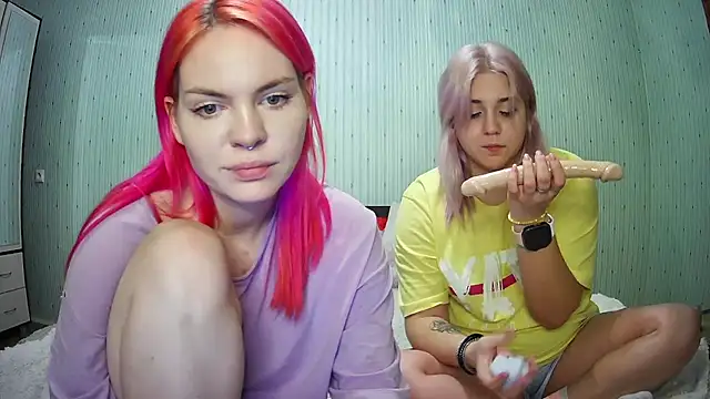 Snapshot of ChrisGirls chatting on December 2024 02:46:02 PM ChrisGirls online show from December 2024 02:46:02 PM