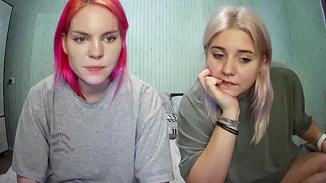 Snapshot of ChrisGirls chatting on December 2024 01:22:02 PM ChrisGirls online show from December 2024 01:22:02 PM