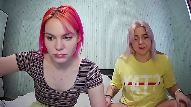 Snapshot of ChrisGirls chatting on December 2024 09:39:02 AM ChrisGirls online show from December 2024 09:39:02 AM