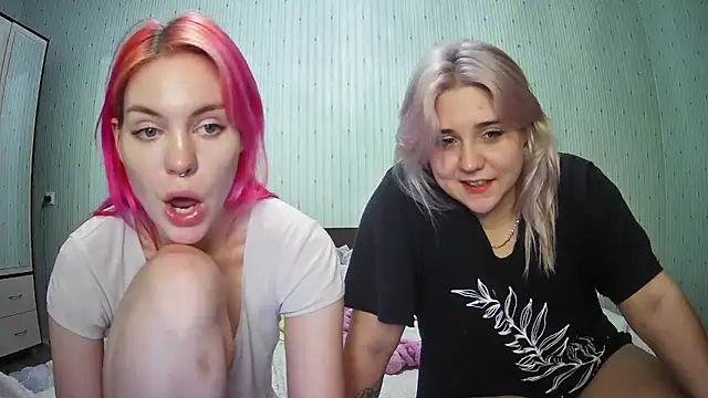 Snapshot of ChrisGirls chatting on December 2024 04:51:01 PM ChrisGirls online show from December 2024 04:51:01 PM