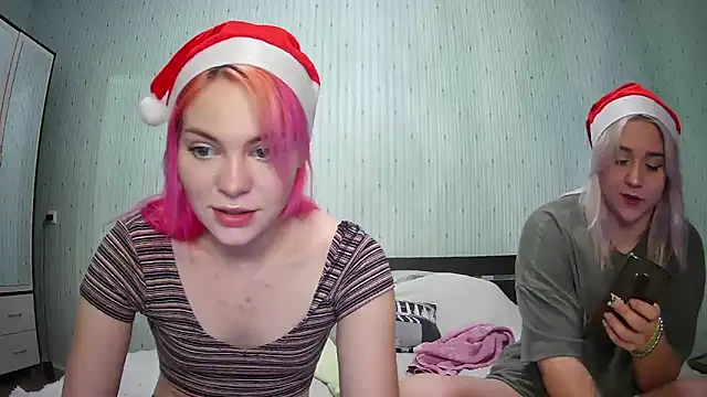 Snapshot of ChrisGirls chatting on December 2024 10:21:01 AM ChrisGirls online show from December 2024 10:21:01 AM