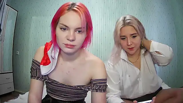Snapshot of ChrisGirls chatting on December 2024 09:21:01 AM ChrisGirls online show from December 2024 09:21:01 AM