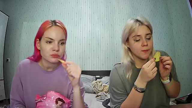 Snapshot of ChrisGirls chatting on January 2025 01:35:01 PM ChrisGirls online show from January 2025 01:35:01 PM