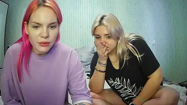 Snapshot of ChrisGirls chatting on January 2025 12:18:01 PM ChrisGirls online show from January 2025 12:18:01 PM