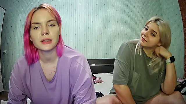Snapshot of ChrisGirls chatting on January 2025 02:39:01 PM ChrisGirls online show from January 2025 02:39:01 PM