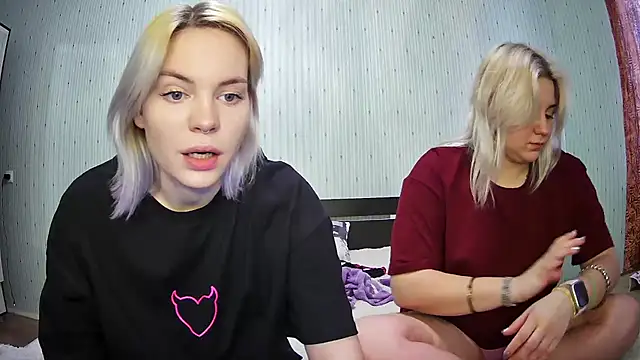 Snapshot of ChrisGirls chatting on January 2025 10:07:02 AM ChrisGirls online show from January 2025 10:07:02 AM