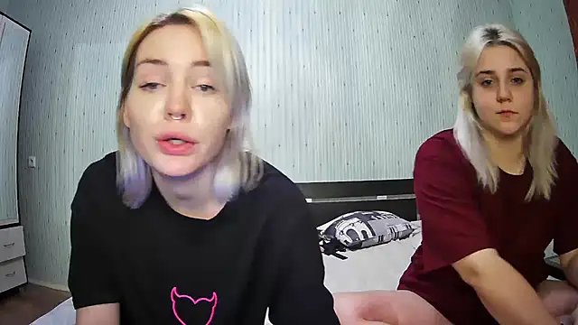Snapshot of ChrisGirls chatting on January 2025 03:43:01 PM ChrisGirls online show from January 2025 03:43:01 PM