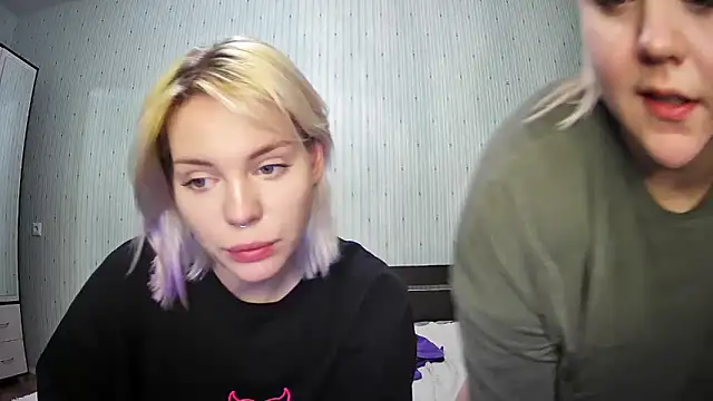 Snapshot of ChrisGirls chatting on January 2025 06:20:02 PM ChrisGirls online show from January 2025 06:20:02 PM