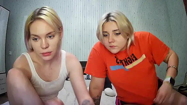 Snapshot of ChrisGirls chatting on January 2025 02:41:01 PM ChrisGirls online show from January 2025 02:41:01 PM