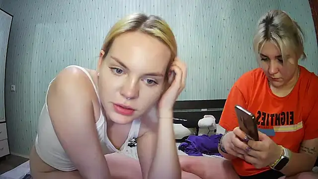 Snapshot of ChrisGirls chatting on January 2025 05:44:02 PM ChrisGirls online show from January 2025 05:44:02 PM
