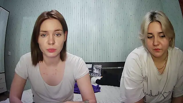 Snapshot of ChrisGirls chatting on January 2025 04:08:01 PM ChrisGirls online show from January 2025 04:08:01 PM