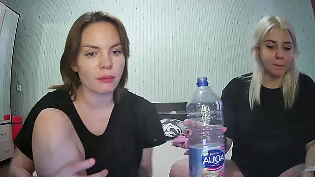 Snapshot of ChrisGirls chatting on February 2025 01:33:01 PM ChrisGirls online show from February 2025 01:33:01 PM