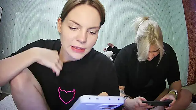 Snapshot of ChrisGirls chatting on March 2025 03:27:01 PM ChrisGirls online show from March 2025 03:27:01 PM