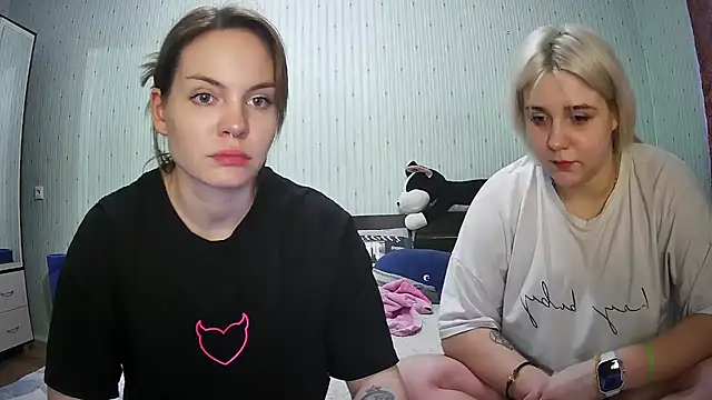 Snapshot of ChrisGirls chatting on March 2025 03:04:01 PM ChrisGirls online show from March 2025 03:04:01 PM