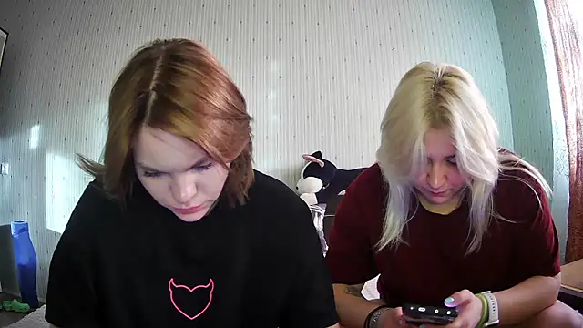 Snapshot of ChrisGirls chatting on March 2025 02:29:02 PM ChrisGirls online show from March 2025 02:29:02 PM