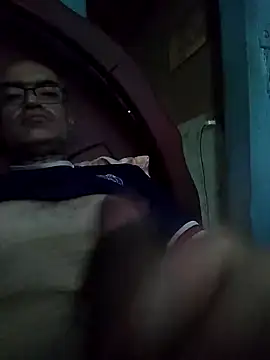 hugosafado333 online show from December 2024 03:08:01 PM