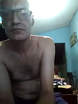 hugosafado333 online show from February 2025 05:01:01 AM