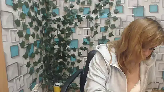 Snapshot of DaniellaKiss chatting on March 2025 03:56:01 PM DaniellaKiss online show from March 2025 03:56:01 PM