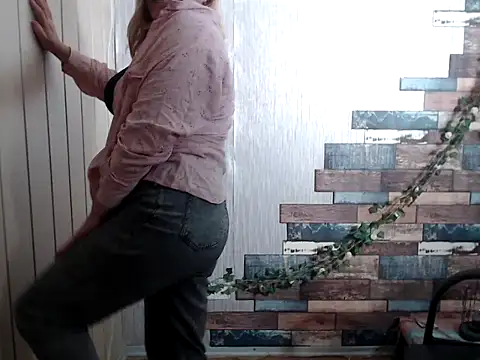 Snapshot of DaniellaKiss chatting on October 2025 09:48:02 AM DaniellaKiss online show from October 2025 09:48:02 AM