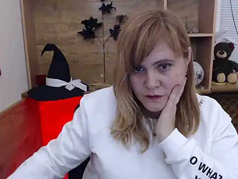 Snapshot of DaniellaKiss chatting on November 2025 03:22:02 PM DaniellaKiss online show from November 2025 03:22:02 PM