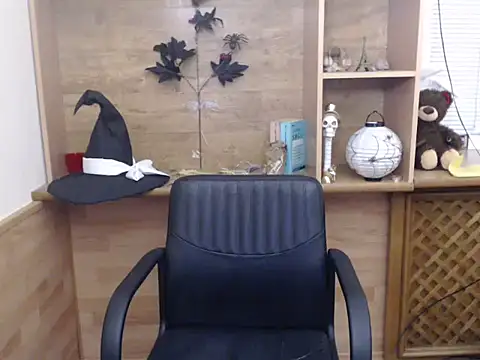 Snapshot of DaniellaKiss chatting on December 2025 09:35:01 PM DaniellaKiss online show from December 2025 09:35:01 PM