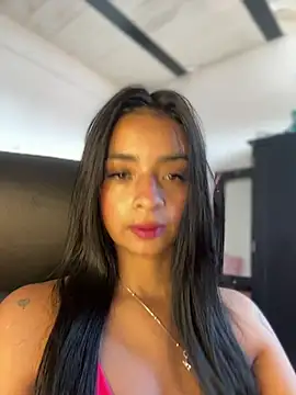 Laura fernandezII online show from February 2025 03:20:01 PM