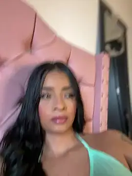 Laura fernandezII online show from March 2025 03:26:01 PM