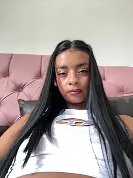 Laura fernandezII online show from March 2025 06:01:02 PM