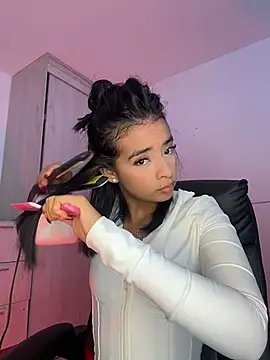 Laura fernandezII online show from April 2026 07:49:02 PM