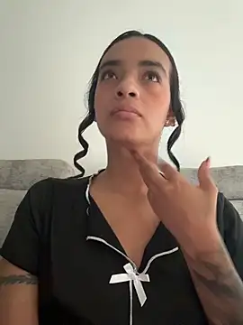 Laura fernandezII online show from May 2026 02:22:01 PM