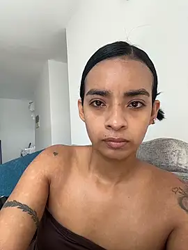 Laura fernandezII online show from May 2026 06:15:02 PM