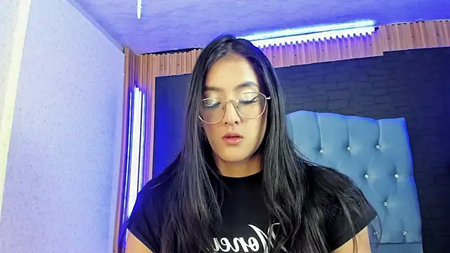 Snapshot of Princess_Violett chatting on January 2025 02:28:01 PM Princess Violett online show from January 2025 02:28:01 PM