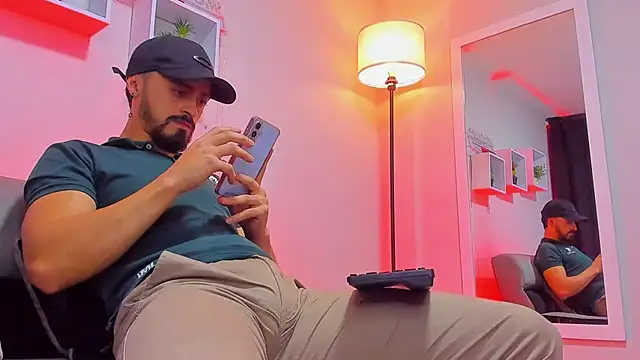 Snapshot of MAXIMUS_MASTE3 chatting on November 2025 03:10:02 AM MAXIMUS MASTE3 online show from November 2025 03:10:02 AM