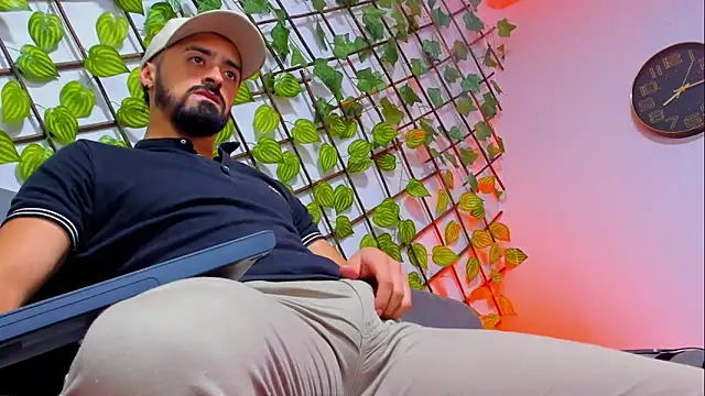 Snapshot of MAXIMUS_MASTE3 chatting on February 2026 08:01:01 PM MAXIMUS MASTE3 online show from February 2026 08:01:01 PM