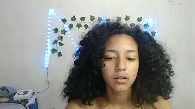Snapshot of ley_blus10 chatting on January 2025 04:23:02 PM ley blus10 online show from January 2025 04:23:02 PM