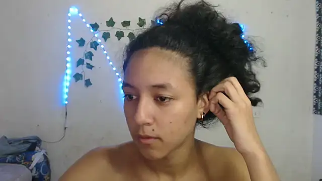 Snapshot of ley_blus10 chatting on January 2025 04:51:02 PM ley blus10 online show from January 2025 04:51:02 PM