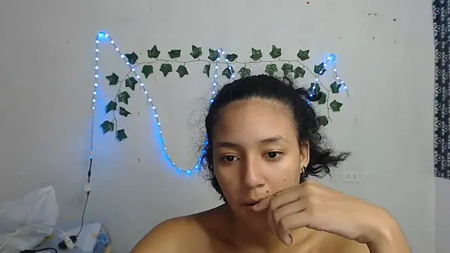 Snapshot of ley_blus10 chatting on January 2025 04:47:01 AM ley blus10 online show from January 2025 04:47:01 AM
