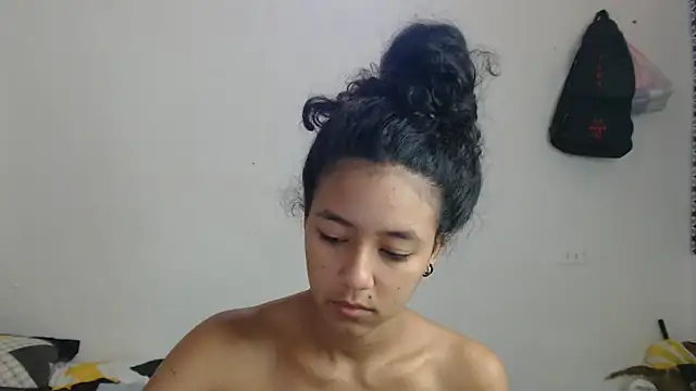 Snapshot of ley_blus10 chatting on February 2025 01:01:01 PM ley blus10 online show from February 2025 01:01:01 PM