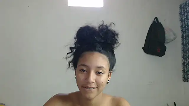 Snapshot of ley_blus10 chatting on February 2025 03:56:02 PM ley blus10 online show from February 2025 03:56:02 PM