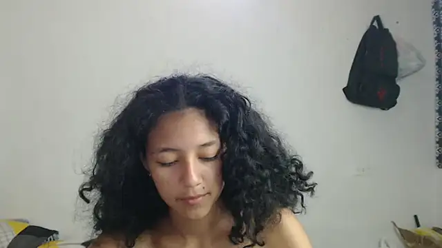 Snapshot of ley_blus10 chatting on February 2025 04:48:01 PM ley blus10 online show from February 2025 04:48:01 PM
