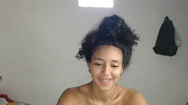 Snapshot of ley_blus10 chatting on March 2025 06:44:02 PM ley blus10 online show from March 2025 06:44:02 PM