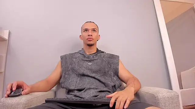 Dominick star online show from November 2025 04:01:02 AM