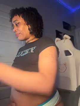 loveluna8 online show from April 2026 02:56:02 PM