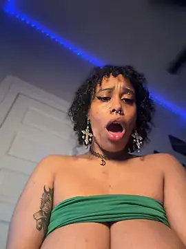 loveluna8 online show from May 2026 02:22:01 PM