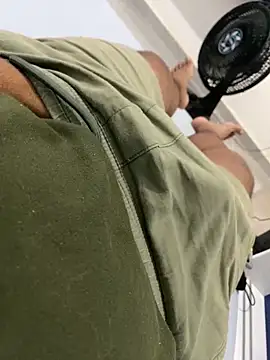 Snapshot of D4ivid chatting on November 2025 01:38:01 AM D4ivid online show from November 2025 01:38:01 AM