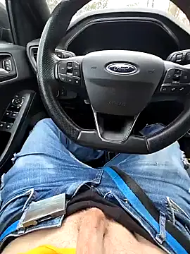 Titanhoott online show from December 2024 01:33:01 PM