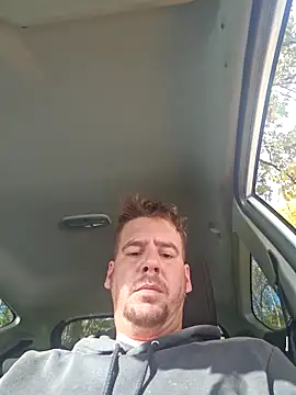 Titanhoott online show from October 2025 12:50:02 PM