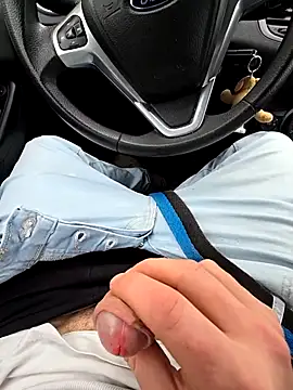 Titanhoott online show from November 2025 12:05:01 PM